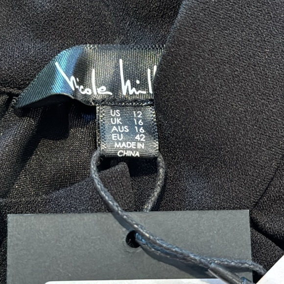 Nicole Miller Sleeveless Ruched Dress. Size 12 - Picture 6 of 14